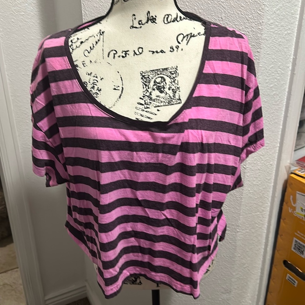 Cropped pink Victoria’s Secret tshirt